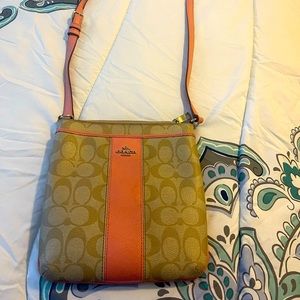 Coach crossbody with zipper and front pocket